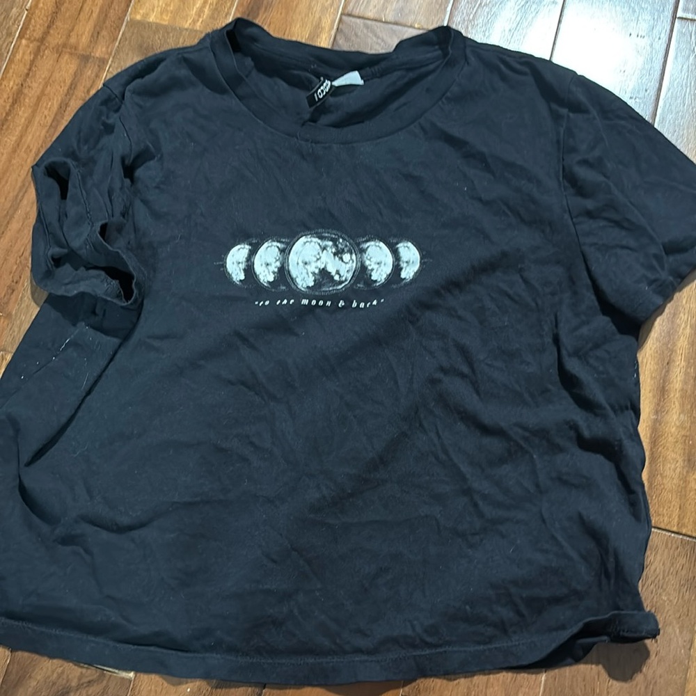Black crop tee